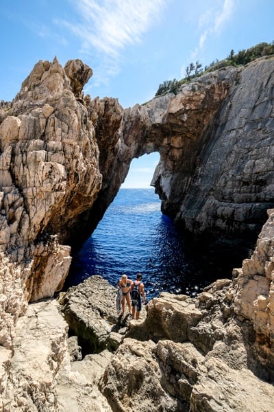 Korakonissi Arch